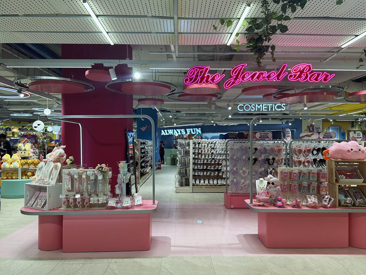 Jewel Bar cosmetics zone