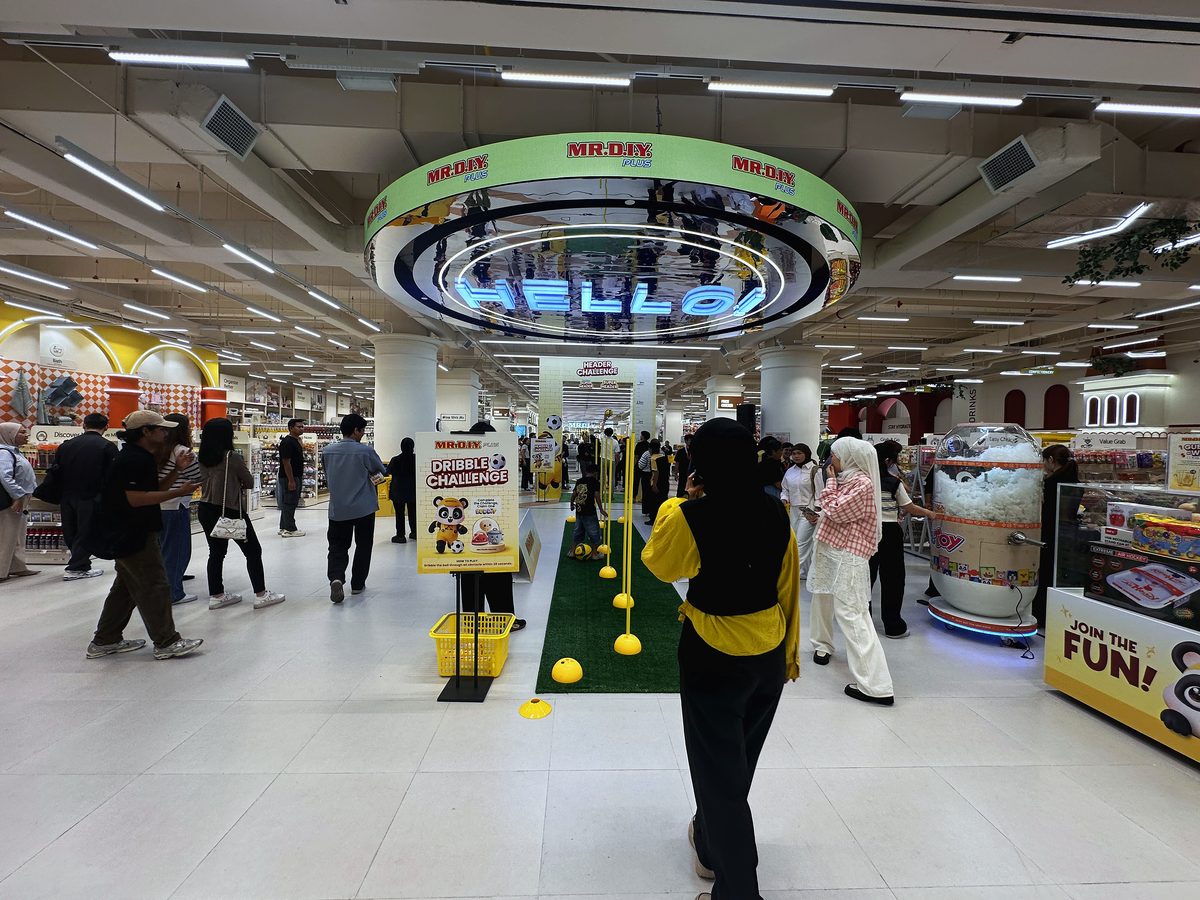 Ceiling feature over the essentials zone